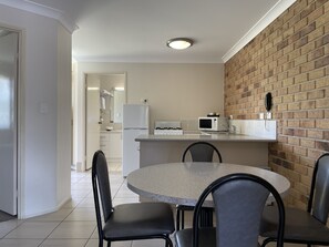 Self Contained Studio Apartment | Living area | Flat-screen TV - Crows Nest Motel (Crows Nest)