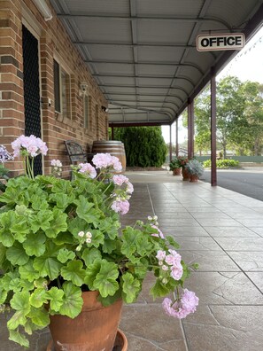 Exterior - Crows Nest Motel (Crows Nest)