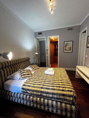 Suite, en-suite badkamer | Hypoallergeen beddengoed, donsdekens, geluiddichte muren, gratis wifi