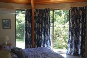 Sistema de insonorización, tabla de planchar con plancha, wifi gratis