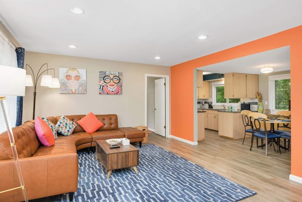 Smart TV, futbolito y libros