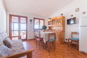 Fernseher, Videospiele, DVD-Player, Bücher