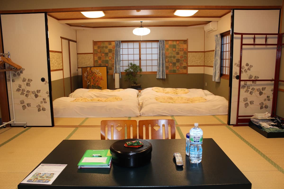 Traditional-Vierbettzimmer (Japanese Style) | 2 Schlafzimmer, Zimmersafe, Schreibtisch, kostenloses WLAN