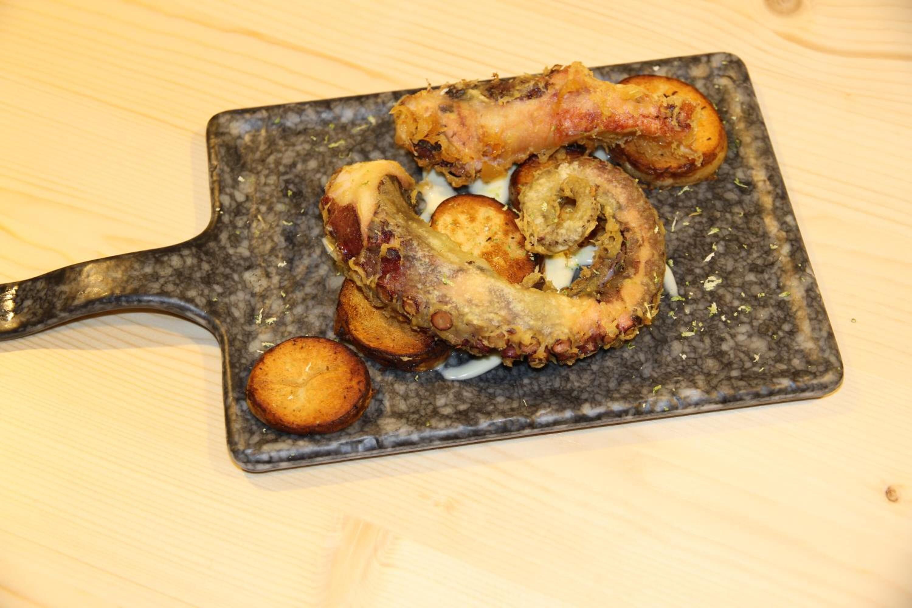 lunch and dinner served, spanish cuisine