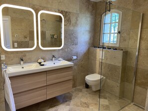 Combined shower/tub - Holiday Home in Lorgues with Pool (Lorgues)