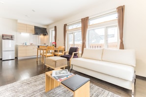 Desk, cribs/infant beds, free WiFi, bed sheets - Lodge Mori Apartments (Kutchan)