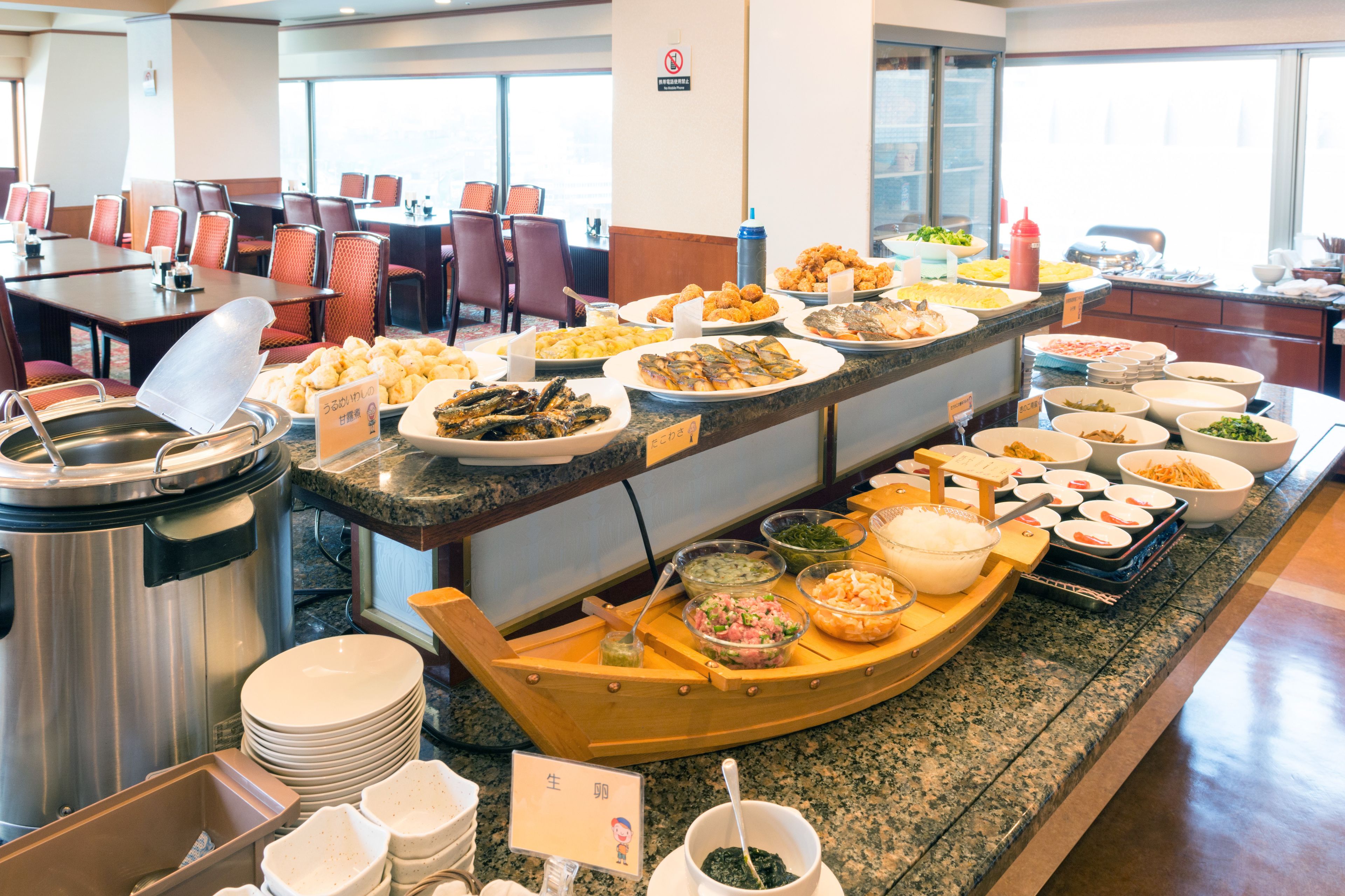 daily buffet breakfast (jpy 1320 per person)