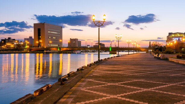 A waterfront promenade with a paved walkway, street lamps, and a bridge in the background. - HOTEL GLOBAL VIEW KUSHIRO (Kushiro)