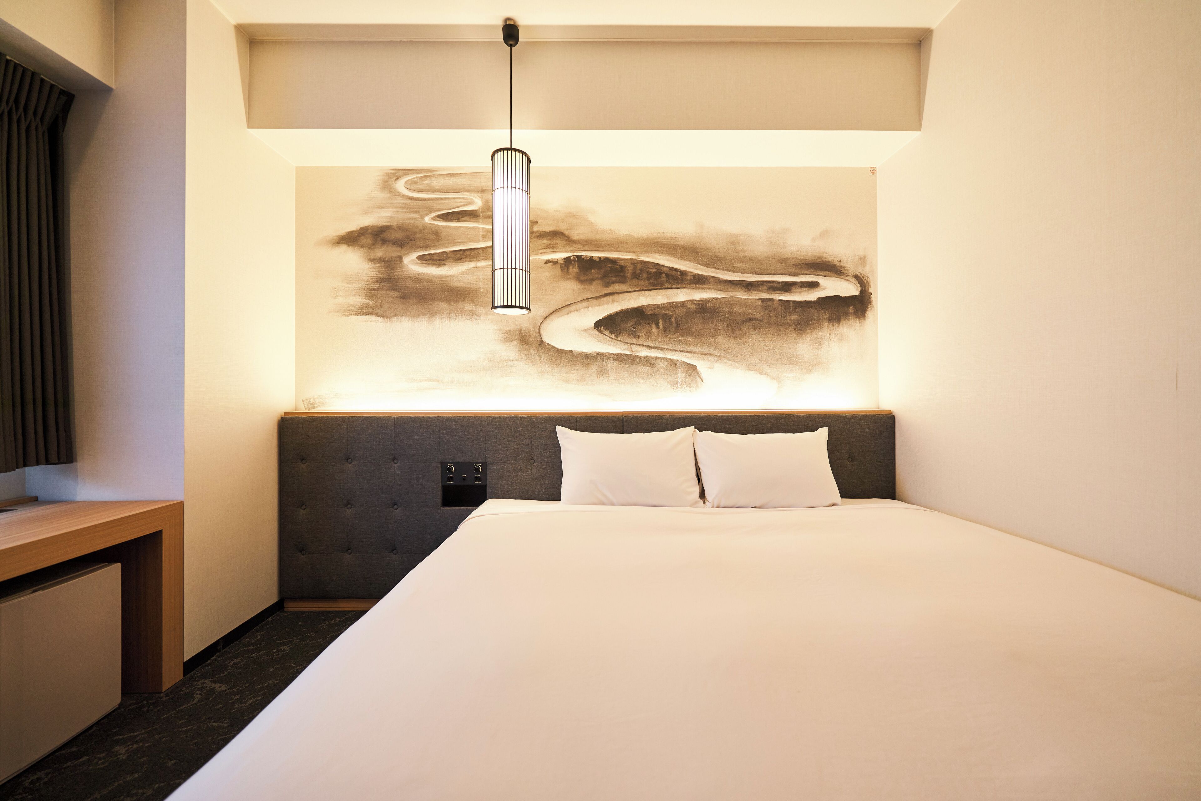 room, 1 queen bed, non smoking 【main building】 | 1 bedroom, in-room safe, free wifi, bed sheets