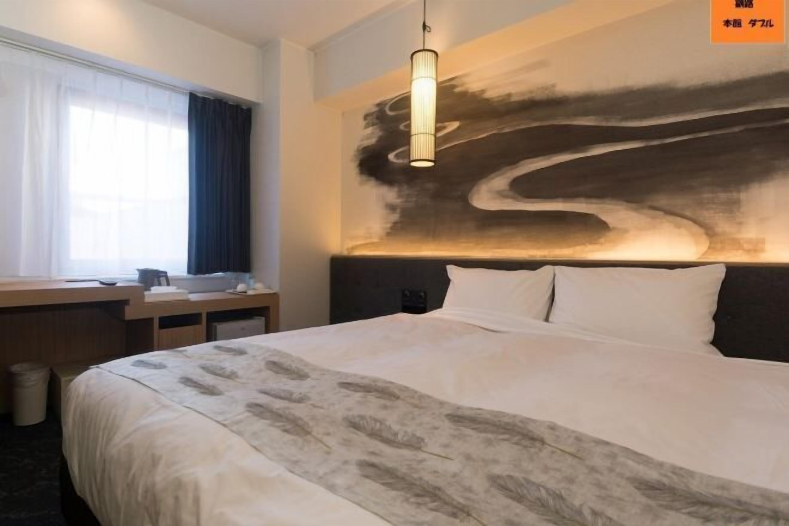 Safe på rommet, wi-fi (inkludert) og sengetøy