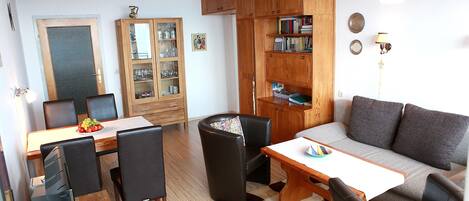 Smart TV, DVD player, books, stereo