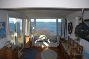 6 bedrooms, desk, iron/ironing board, free WiFi