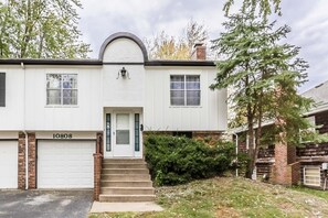 Exterior - Comfortable and spacious 3BDR duplex in great location! Unit # 1 (Overland Park)