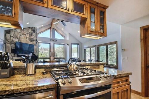 Up to 25%! Old Town Home less than 0.5 miles from Park City Mtn & Main Street!