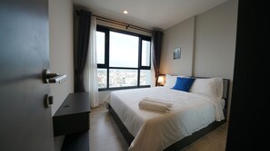 Deluxe Room | Living room | 40-inch TV with cable channels - The Base Central Pattaya BY U Plus (Pattaya)