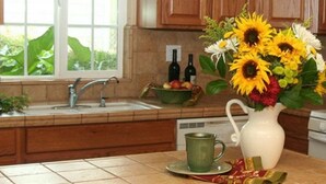 Room, Private Bathroom (The Meritage Cottage) | Private kitchen - The Meritage Cottage (Lodi)