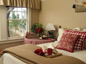 Quarto, banheiro privativo (The Pinot Noir Cottage) | 2 quartos, ferros/tábuas de passar roupa, Wi-Fi de cortesia