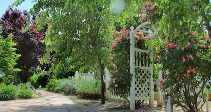 Pinot Noir Cottage