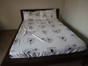 Family Room | Desk, iron/ironing board, rollaway beds, bed sheets - Brown Epitome Lodge (Baler)