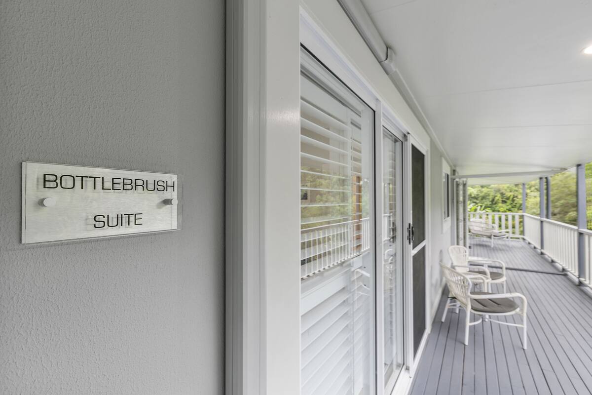 ห้องเอ็กเซกคิวทีฟสวีท, 1 ห้องนอน, วิวสวน, ชั้นล่าง | 1 ห้องนอน, ผ้าปูที่นอนฝ้ายอียิปต์, เครื่องนอนระดับพรีเมียม
