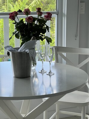 1 bedroom, Egyptian cotton sheets, premium bedding, pillow-top beds - The Country House at Hunchy Montville (Hunchy)