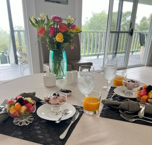 Daily English breakfast for a fee - The Country House at Hunchy Montville (Hunchy)