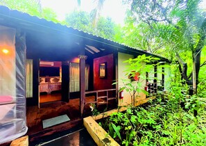 In-room safe, individually furnished, desk, laptop workspace - Amritara Aura Resort & Spa (Mandrem)