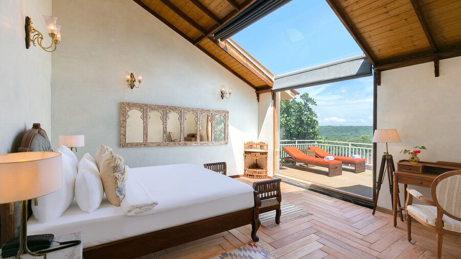 Amritara Aura Resort & Spa