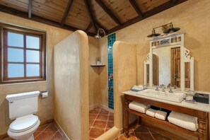 Dusche, Regendusche, kostenlose Toilettenartikel, Haartrockner
