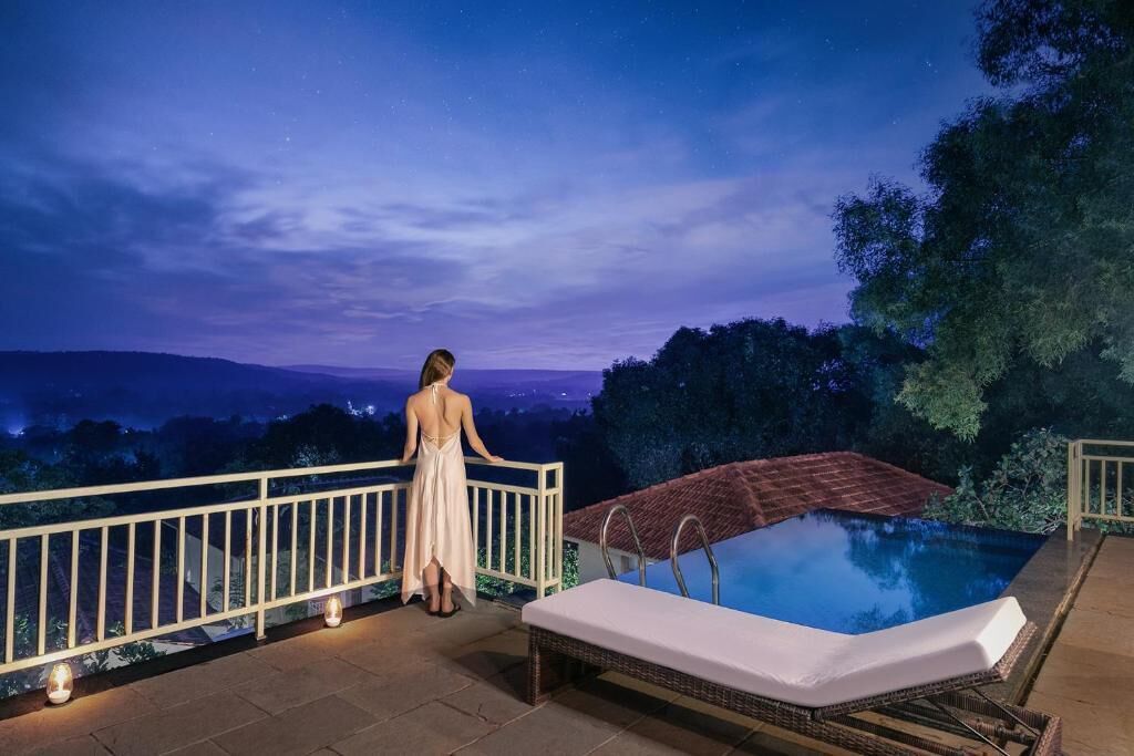 Presidential Suite with Infinity Pool | Premium bedding, memory foam beds, in-room safe, desk