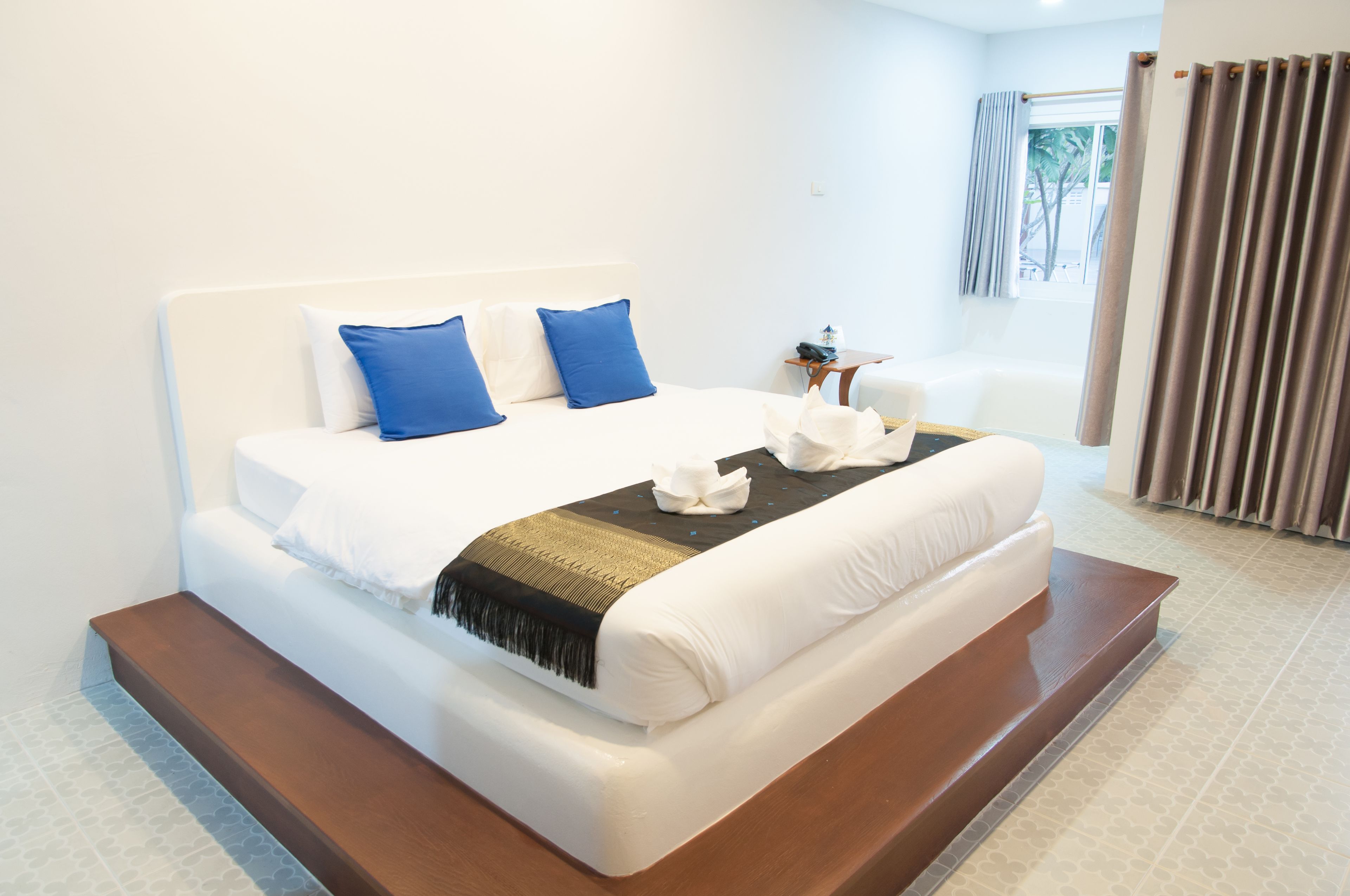 standard room with pool view | 1 bedroom, minibar, free wifi