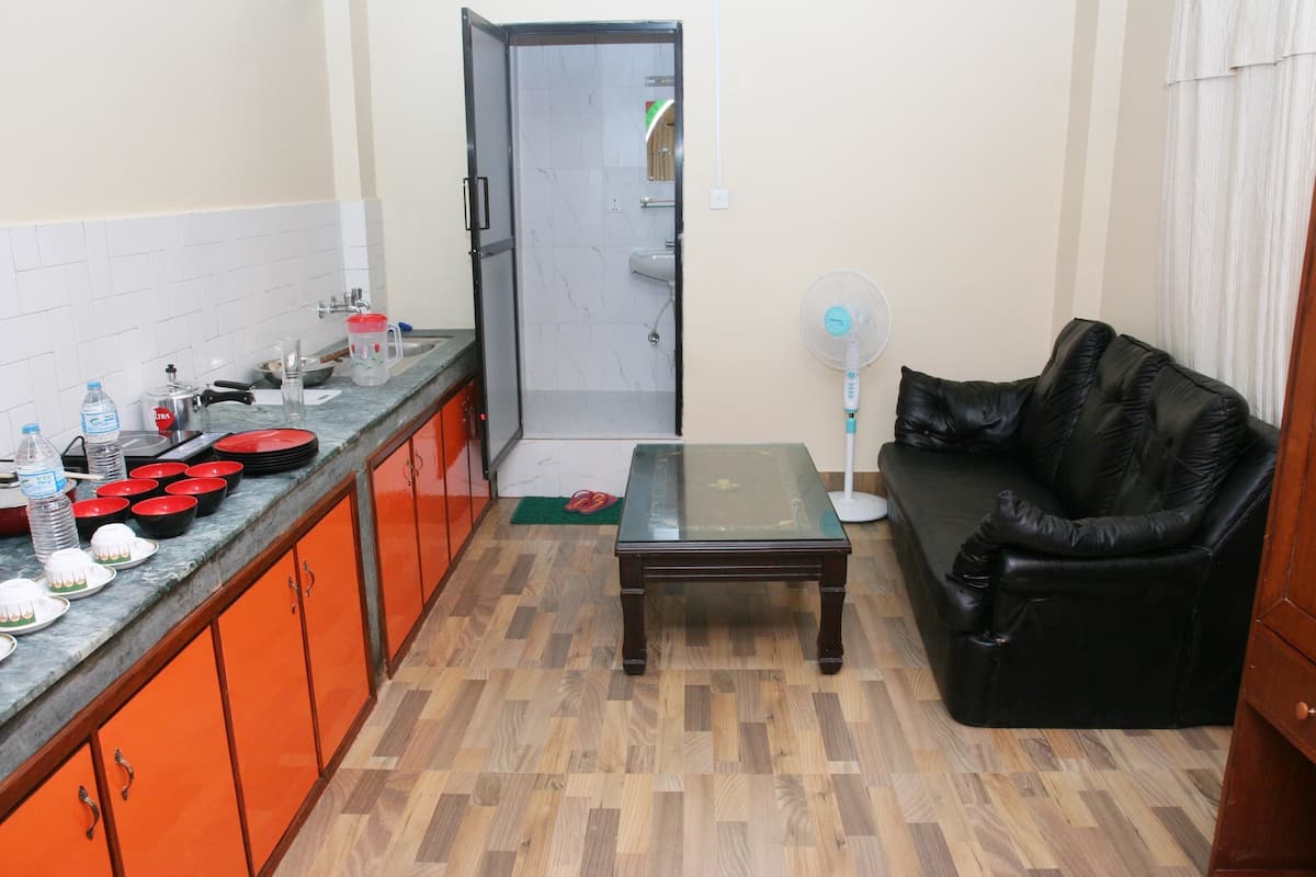 Apartamento familiar | Zona de estar | Una televisión de pantalla plana