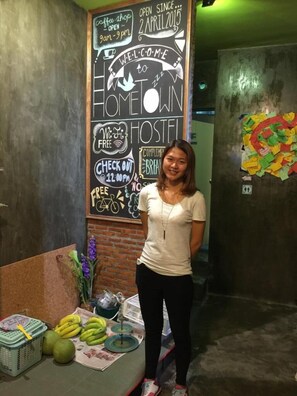 Restaurant - Hometown Hostel (Samut Songkhram)