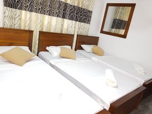 Desk, soundproofing, free WiFi - Lodge in 611 (Kandy)