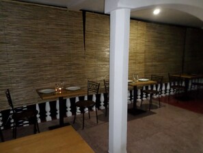 International cuisine - Lodge in 611 (Kandy)