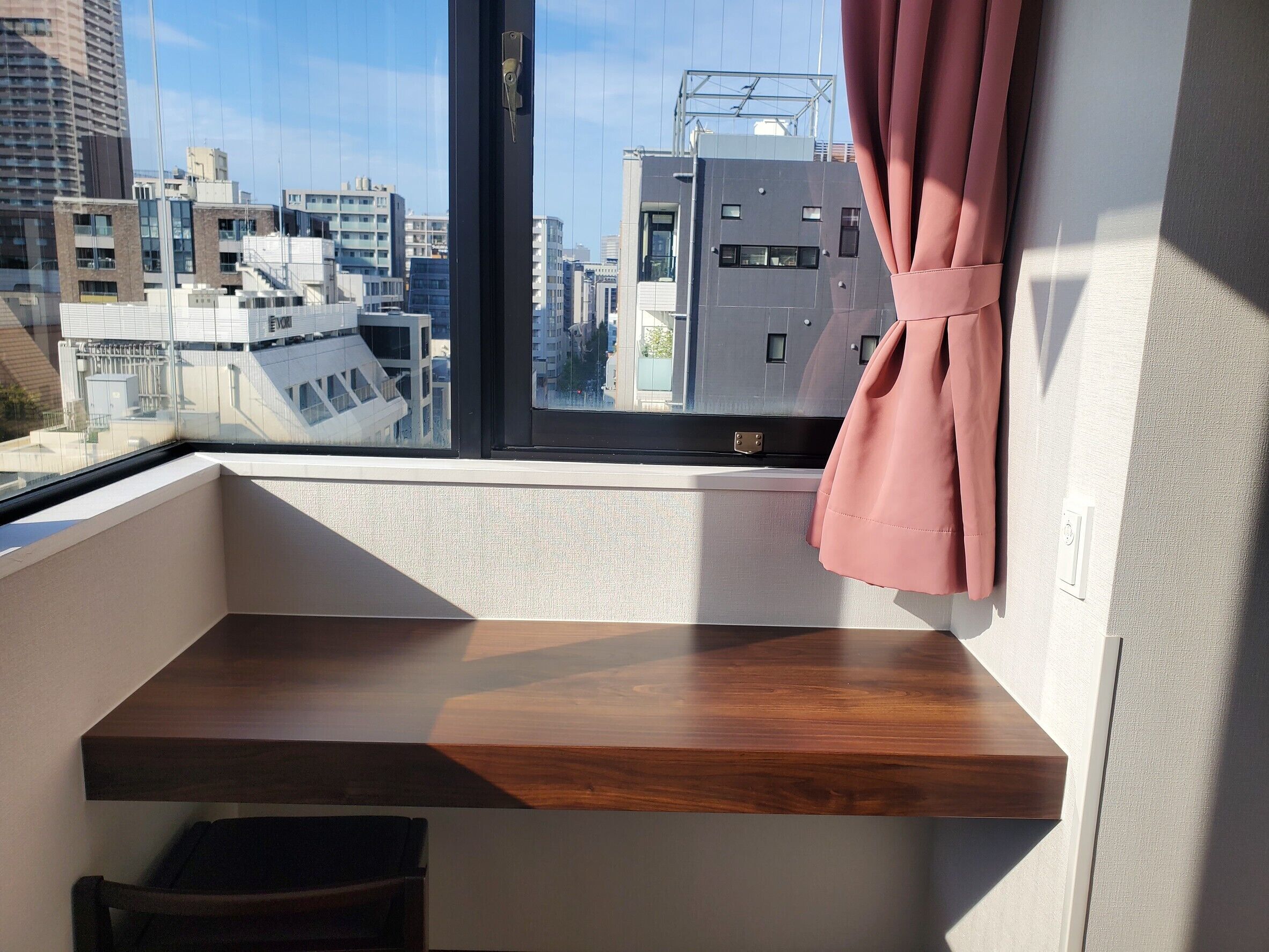 Standard Room | In-room safe, desk, laptop workspace, iron/ironing board