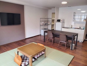 Basic Room | Living area | 50-inch LCD TV with digital channels - City Pension Zem (Tokyo)