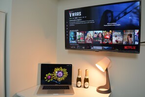 Exclusive Double Room | Desk, bed sheets - Martini Rooms (Rome)