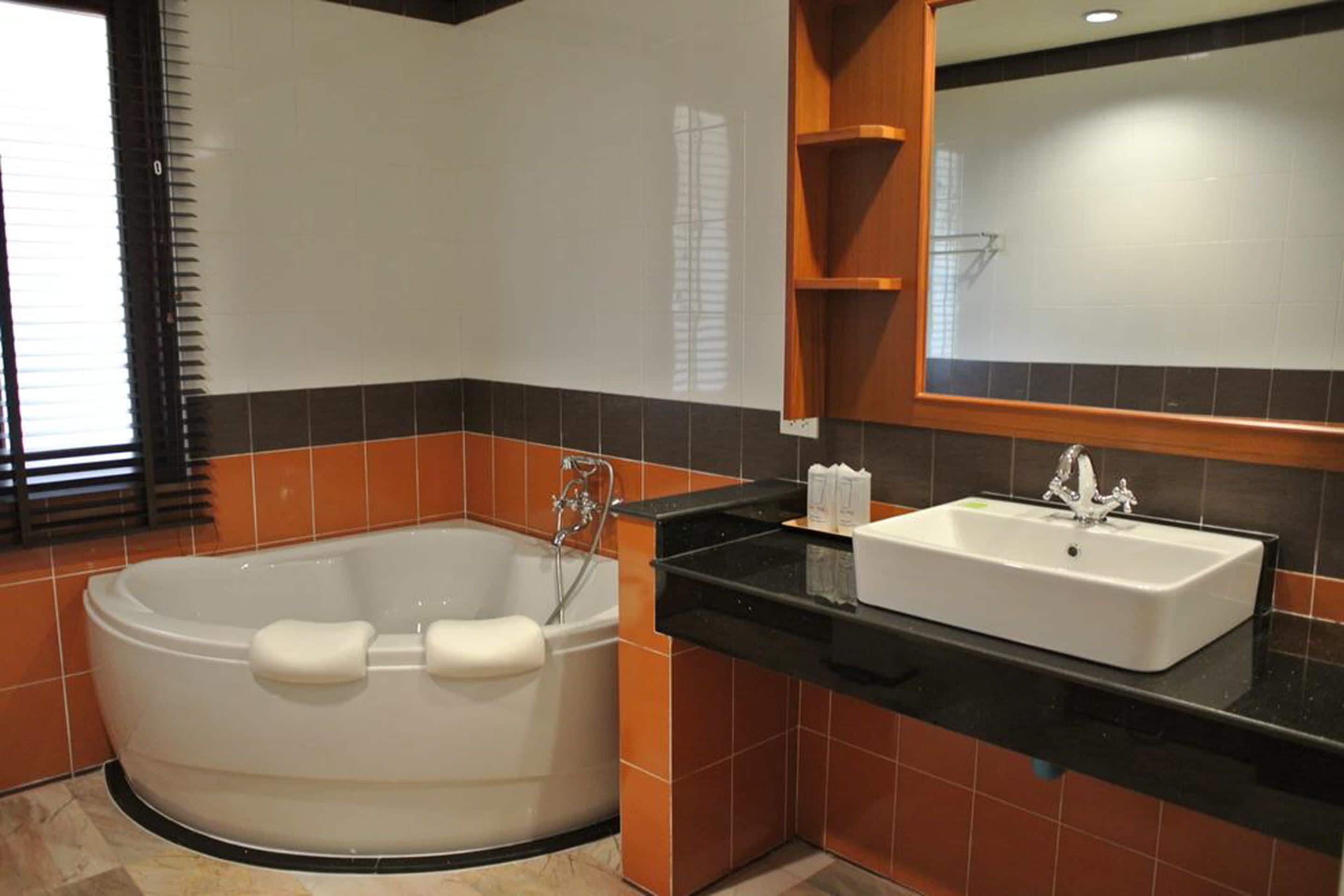 1-bedroom villa with garden view | bathroom | separate bathtub and shower, deep-soaking bathtub, free toiletries