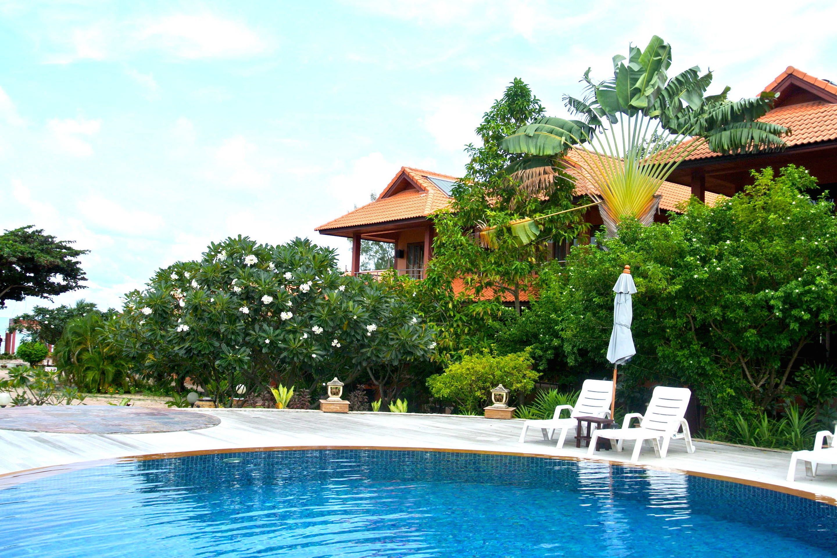 outdoor pool, pool umbrellas