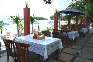 Päivittäinen paikallinen aamiainen (200 THB per henkilö)