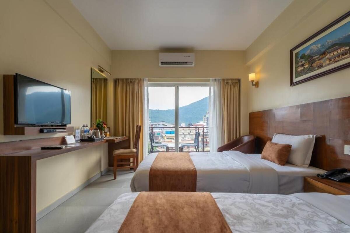 deluxe twin room with balcony | minibar, desk, soundproofing, free wifi