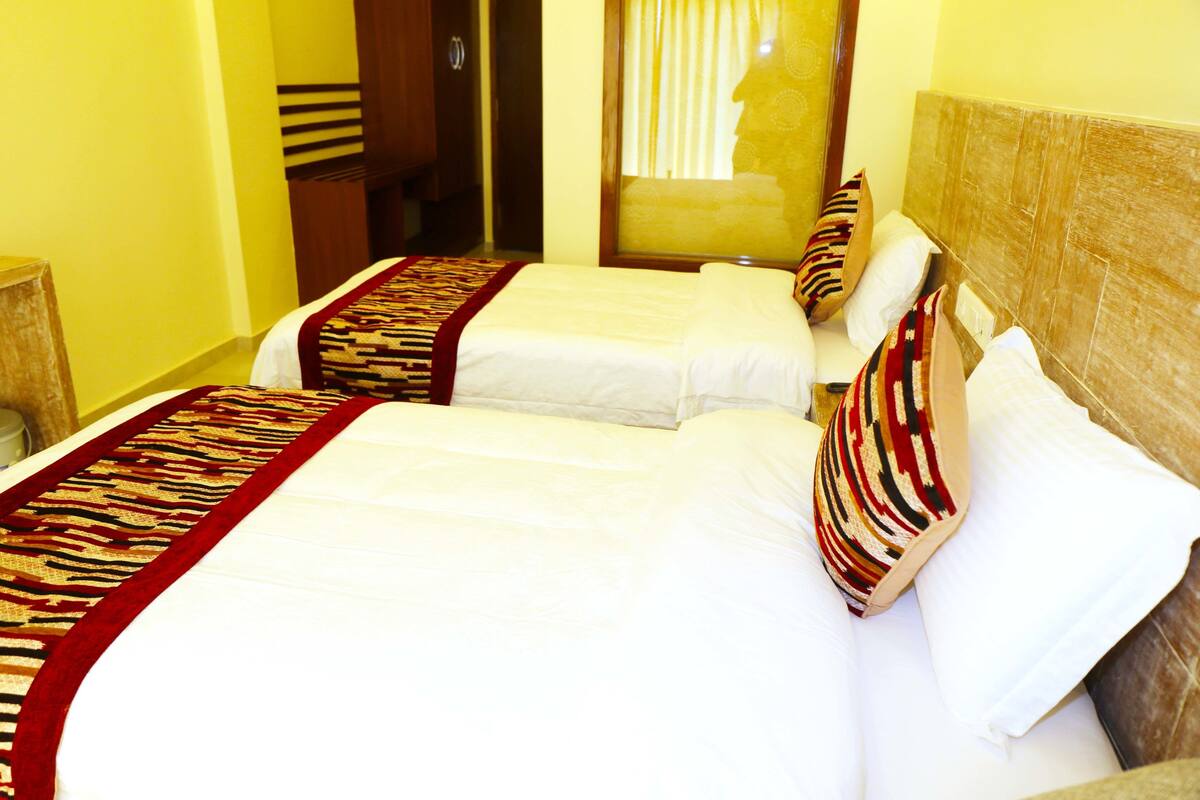 deluxe twin room with balcony | minibar, desk, soundproofing, free wifi