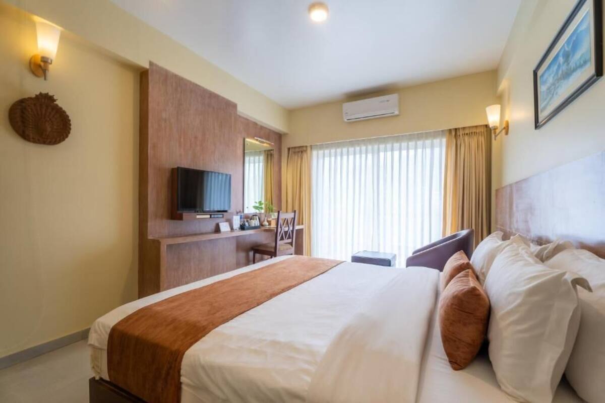 Phòng Deluxe | Minibar, bàn, truy cập Internet không dây miễn phí, bộ trải giường 