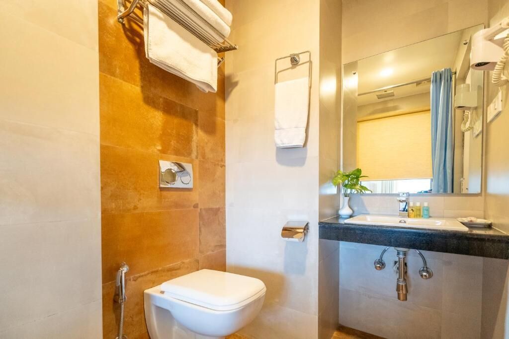 deluxe room with mountain view | bathroom | shower, free toiletries, hair dryer, slippers