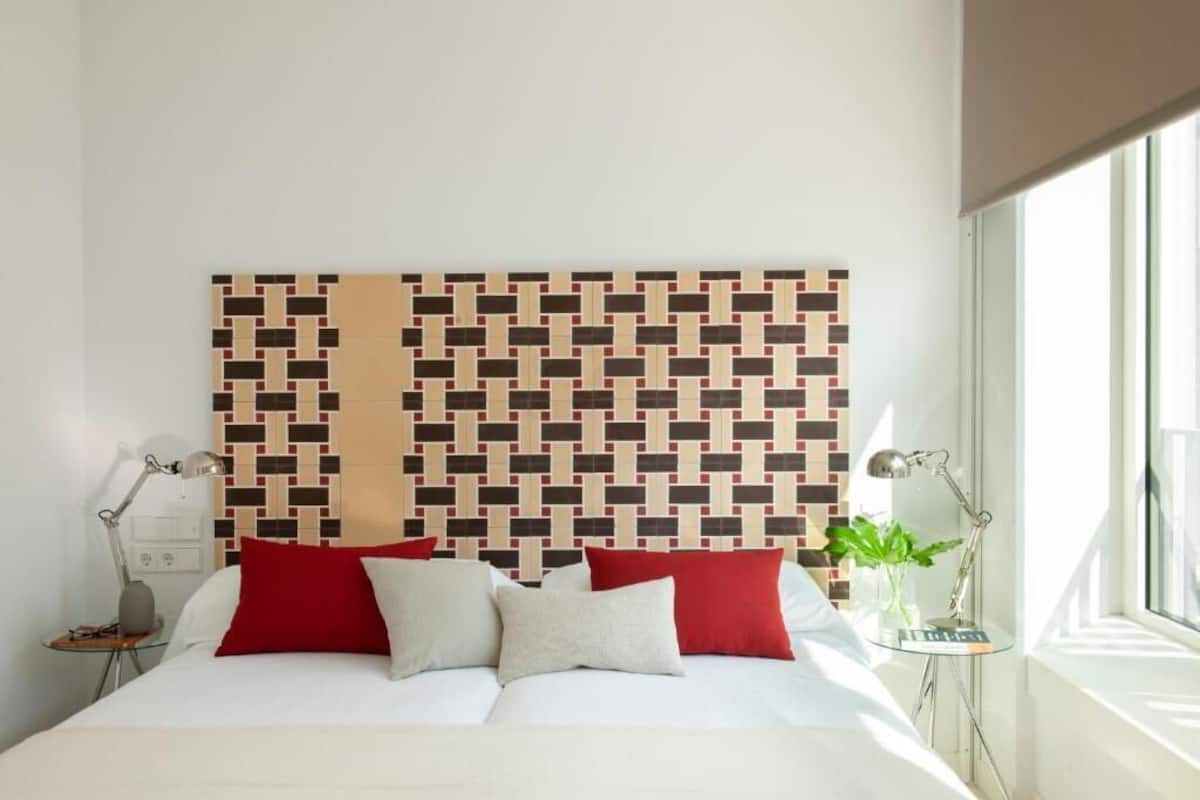 1 habitación, caja de seguridad en la habitación y escritorio