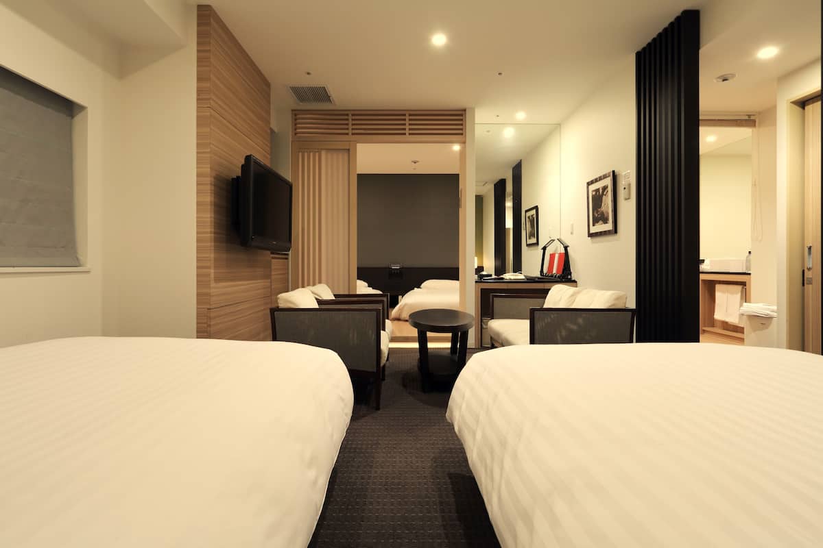 Camera familiare, 4 camere da letto, non fumatori | 1 camera, copriletto in piuma, minibar, una scrivania