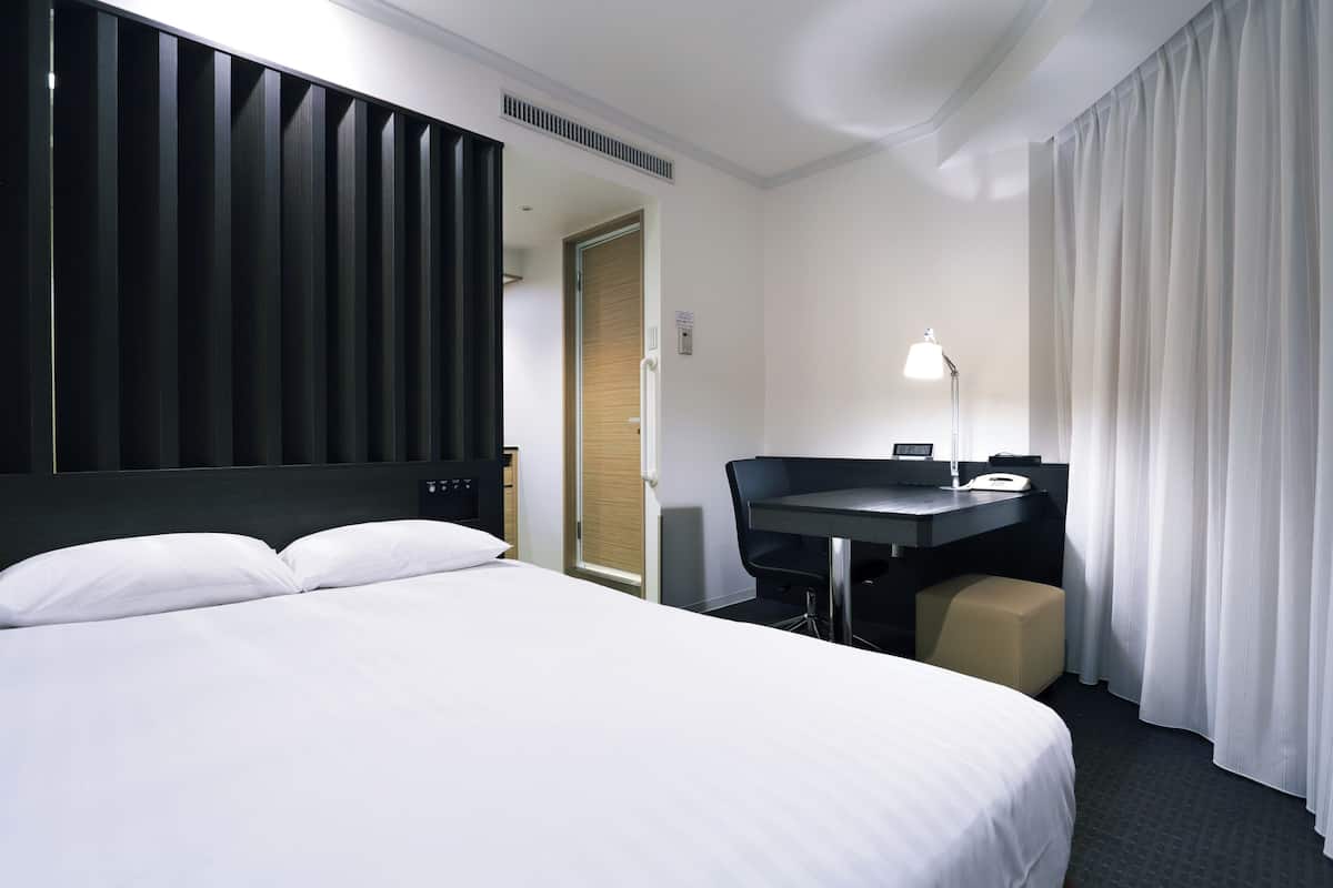 1 bedroom, down comforters, minibar, blackout drapes