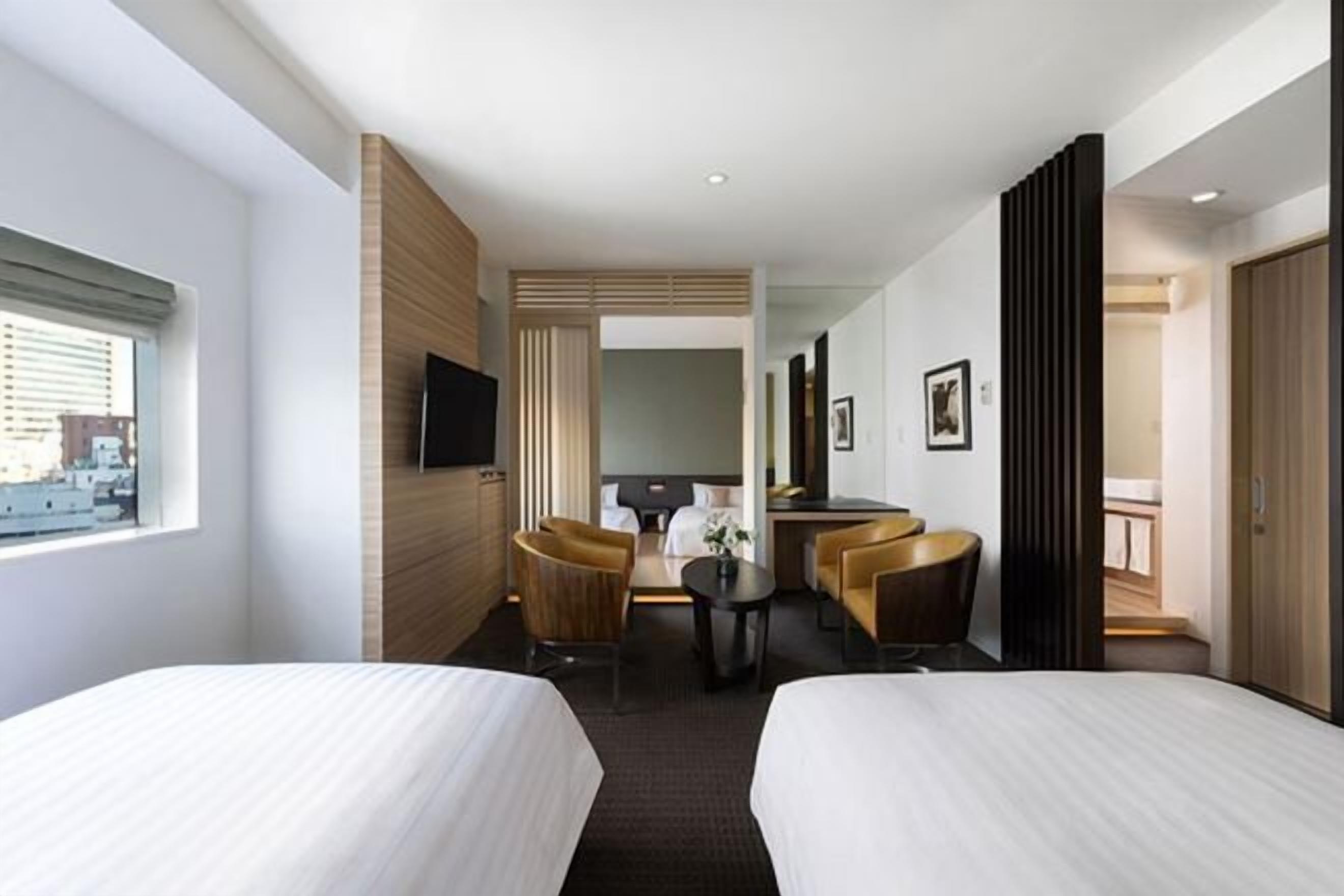 Dundyner, minibar, skrivebord og skrivebord for bærbar PC