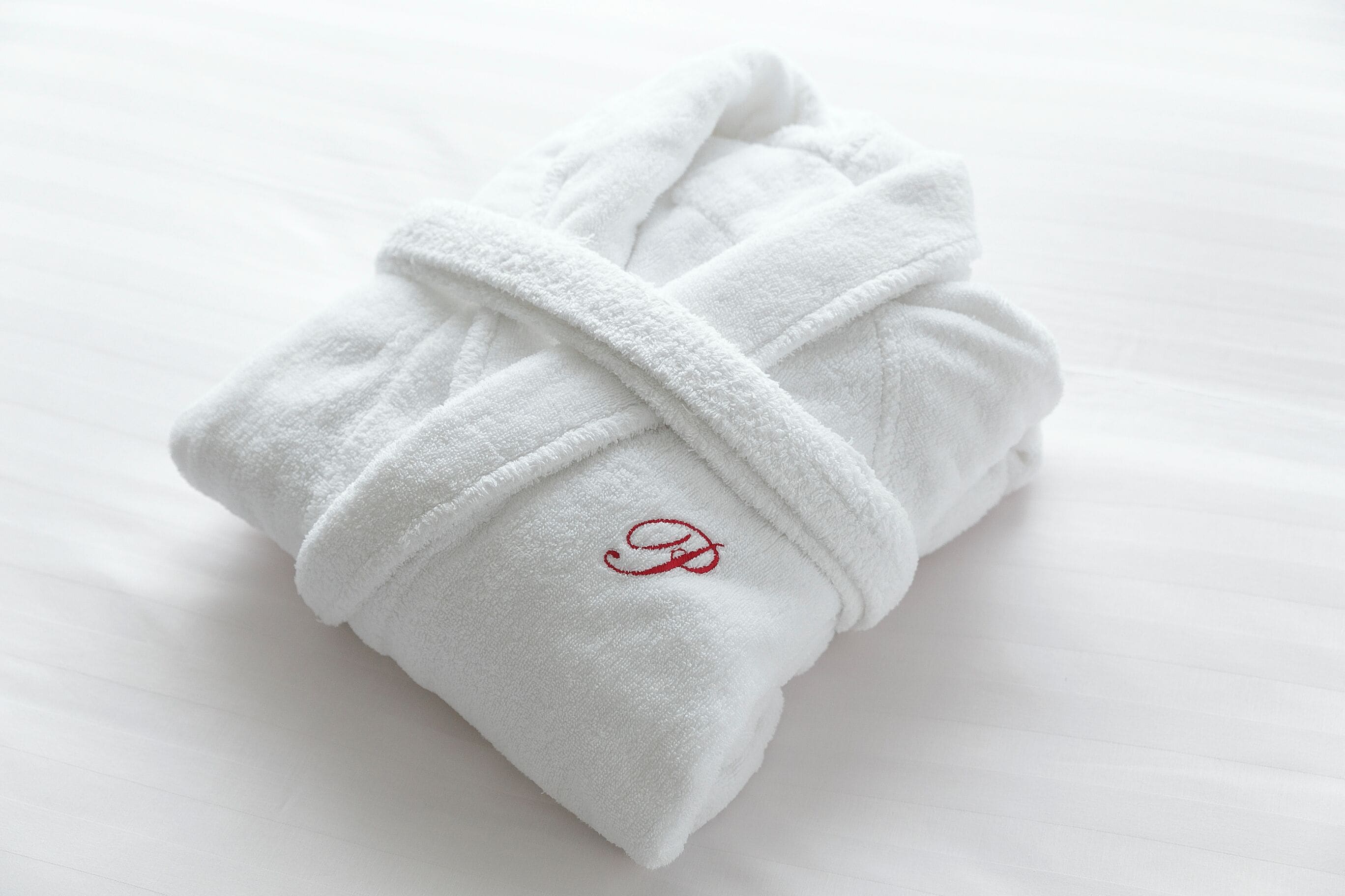 combined shower/bathtub, free toiletries, hair dryer, slippers